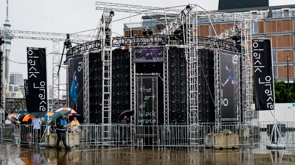 Black Elegant Art 1/5 Exhibition Black Elegant Art 1/5 Exhibition