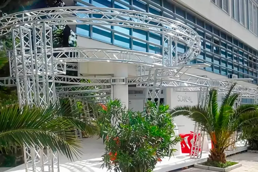 Creative Modeling of Outdoor Truss Creative Modeling of Outdoor Truss