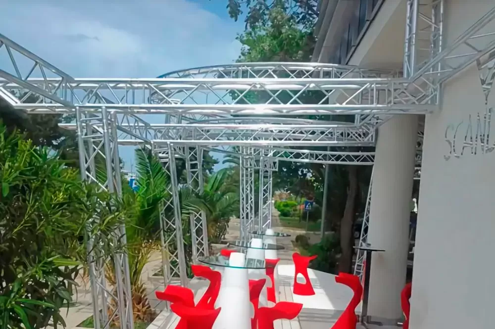 Creative Modeling of Outdoor Truss Creative Modeling of Outdoor Truss