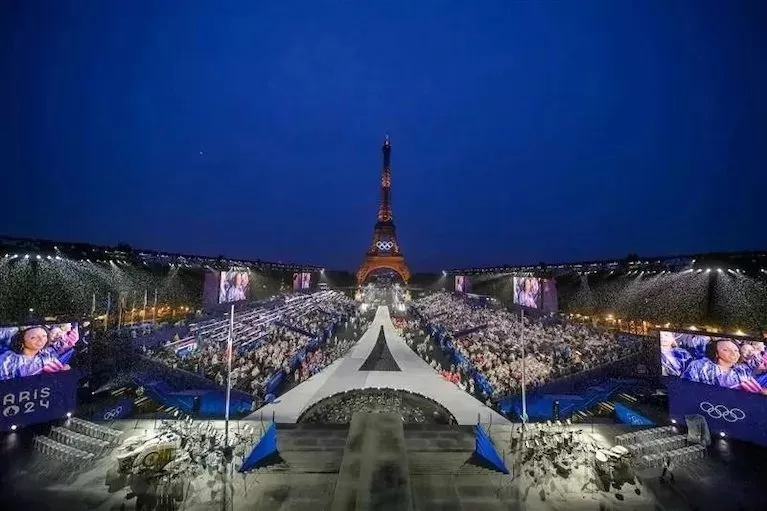 Feel the Excitement of the 33rd Summer Olympic Games Opening Ceremony with Golden Sea Lighting Feel the Excitement of the 33rd Summer Olympic Games Opening Ceremony with Golden Sea Lighting