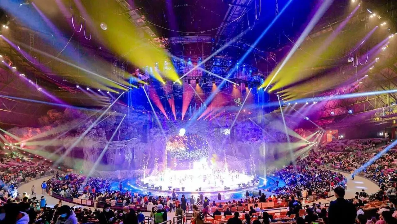 Golden Sea Fixtures Together with Chimelong International Circus Presented a Circus Feast Golden Sea Fixtures Together with Chimelong International Circus Presented a Circus Feast