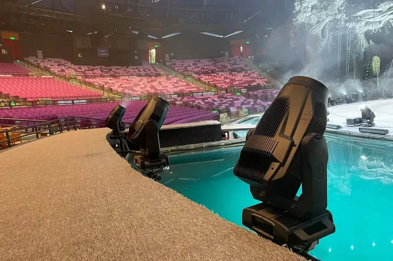 Golden Sea Fixtures Together with Chimelong International Circus Presented a Circus Feast Golden Sea Fixtures Together with Chimelong International Circus Presented a Circus Feast