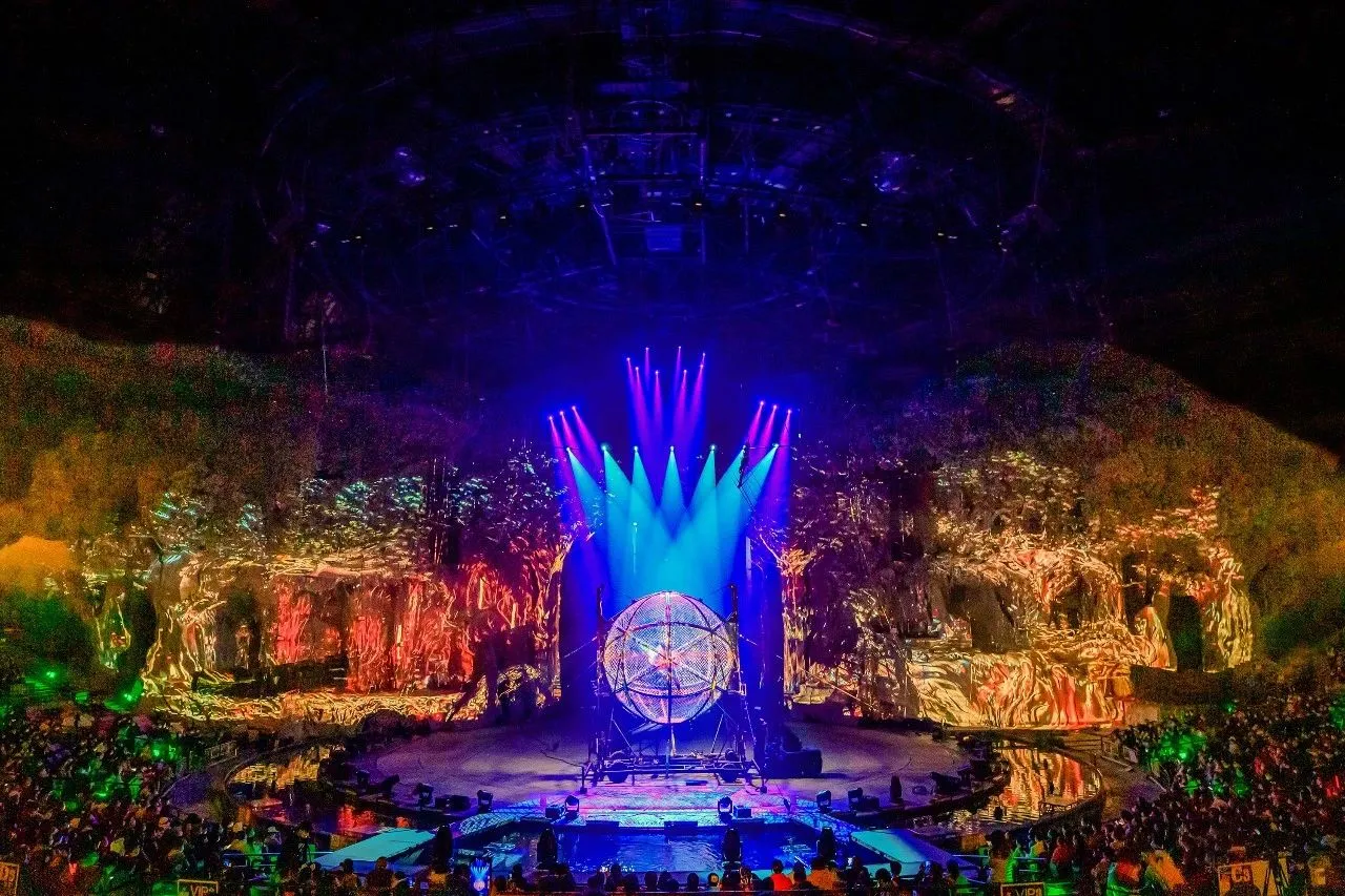 Golden Sea Fixtures Together with Chimelong International Circus Presented a Circus Feast Golden Sea Fixtures Together with Chimelong International Circus Presented a Circus Feast