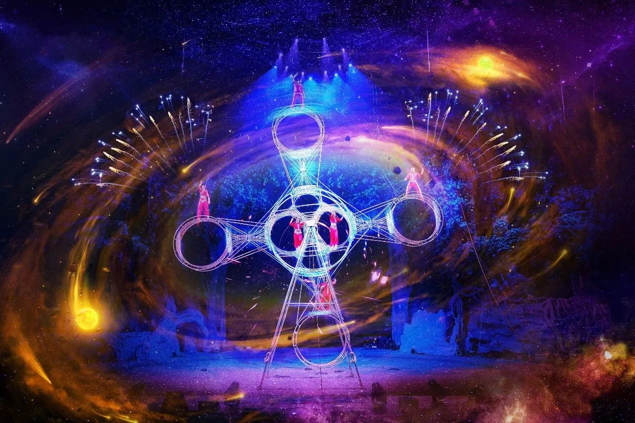 Golden Sea Fixtures Together with Chimelong International Circus Presented a Circus Feast Golden Sea Fixtures Together with Chimelong International Circus Presented a Circus Feast