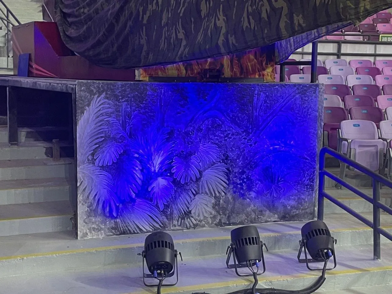 Golden Sea Fixtures Together with Chimelong International Circus Presented a Circus Feast Golden Sea Fixtures Together with Chimelong International Circus Presented a Circus Feast