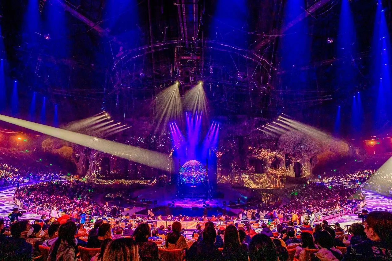 Golden Sea Fixtures Together with Chimelong International Circus Presented a Circus Feast Golden Sea Fixtures Together with Chimelong International Circus Presented a Circus Feast