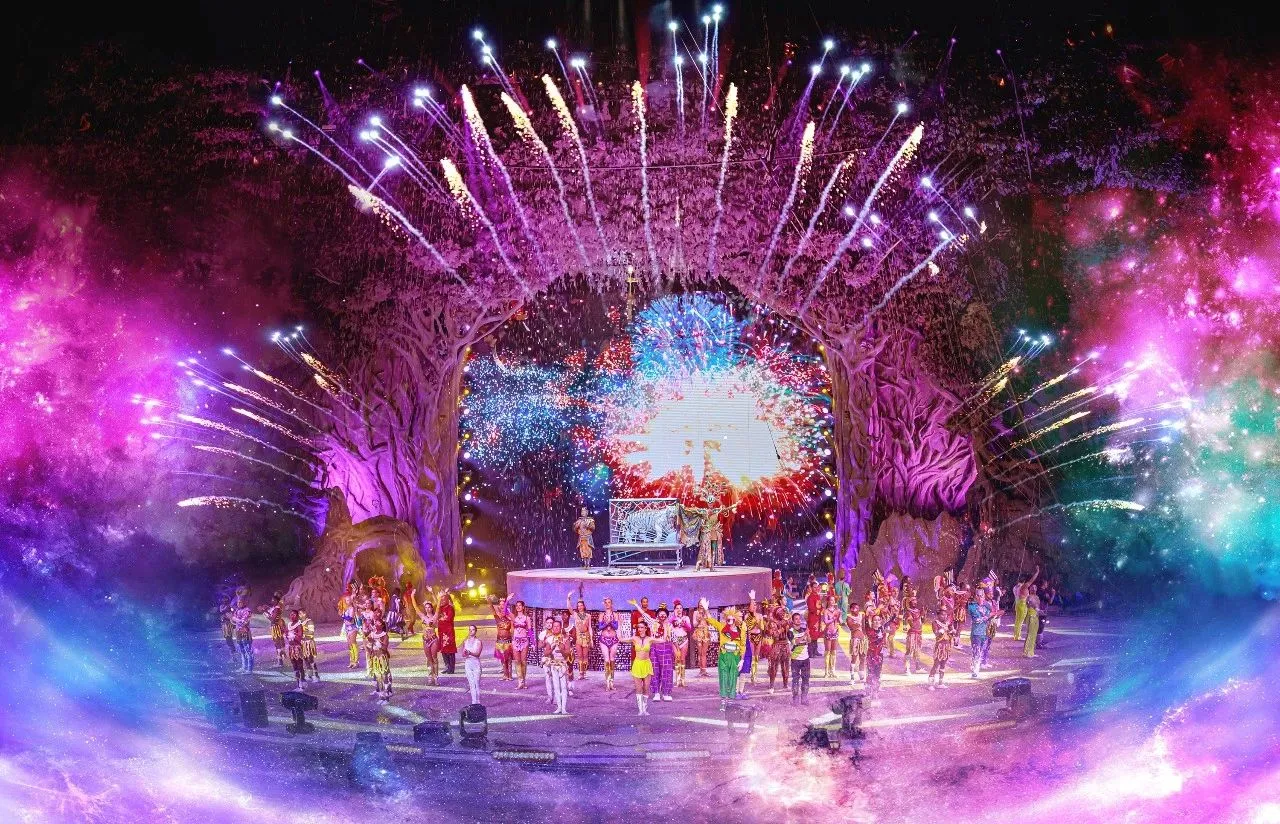 Golden Sea Fixtures Together with Chimelong International Circus Presented a Circus Feast Golden Sea Fixtures Together with Chimelong International Circus Presented a Circus Feast