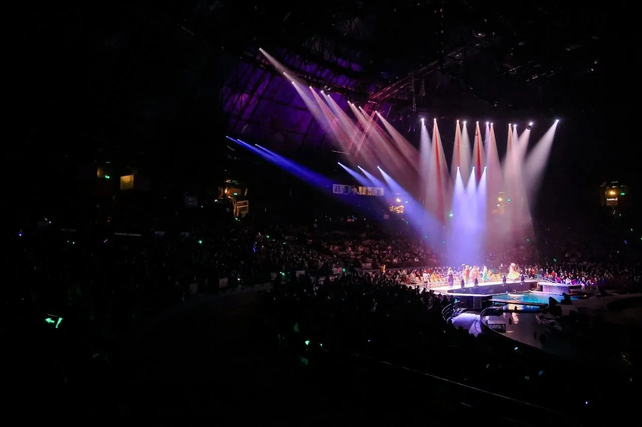 Golden Sea Fixtures Together with Chimelong International Circus Presented a Circus Feast Golden Sea Fixtures Together with Chimelong International Circus Presented a Circus Feast