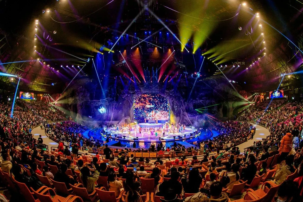 Golden Sea Fixtures Together with Chimelong International Circus Presented a Circus Feast Golden Sea Fixtures Together with Chimelong International Circus Presented a Circus Feast