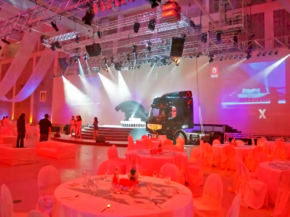 Large-Scale Banquet Event Performance Large-Scale Banquet Event Performance