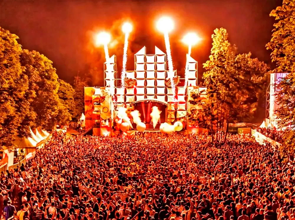 Large-Scale Music Festival Outdoor Performance Large-Scale Music Festival Outdoor Performance