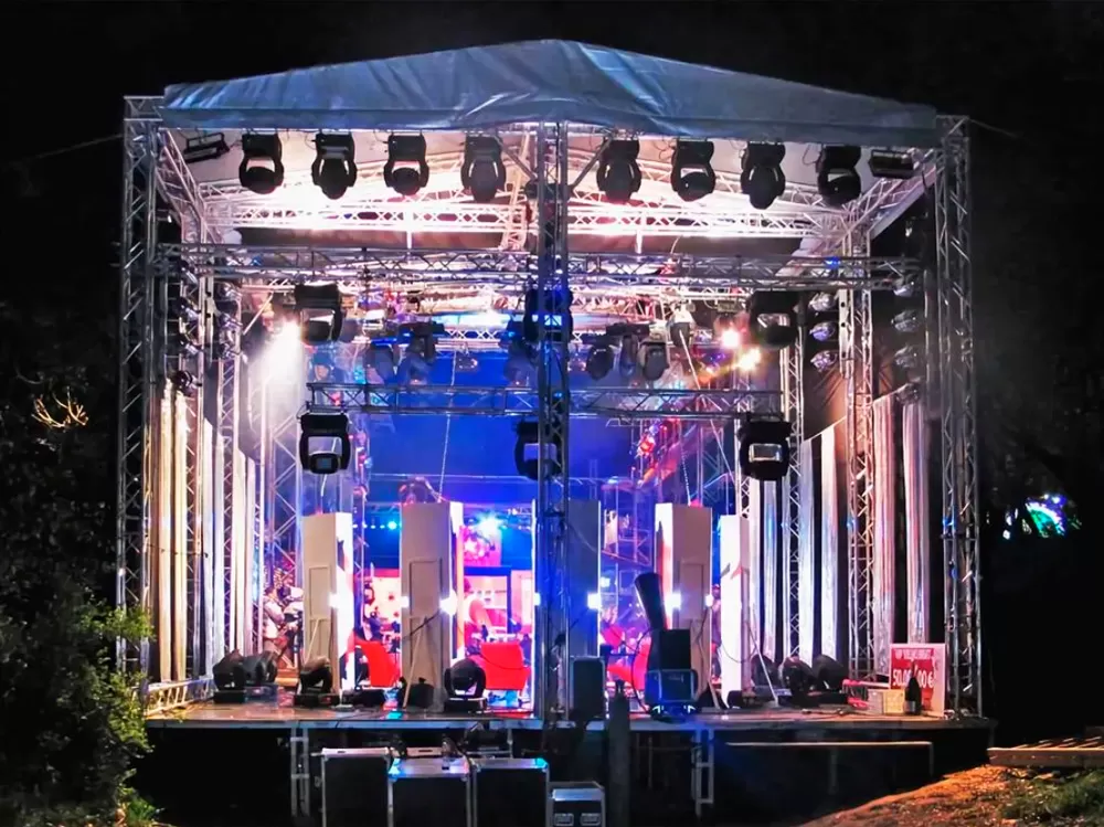 Outdoor Reality Show Recording Studio Outdoor Reality Show Recording Studio