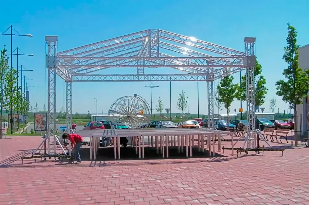 Outdoor Truss Stage Display Outdoor Truss Stage Display