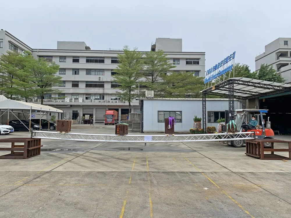 WTC Has Passed the Bearing Test of Manipulator Welding Truss WTC Has Passed the Bearing Test of Manipulator Welding Truss